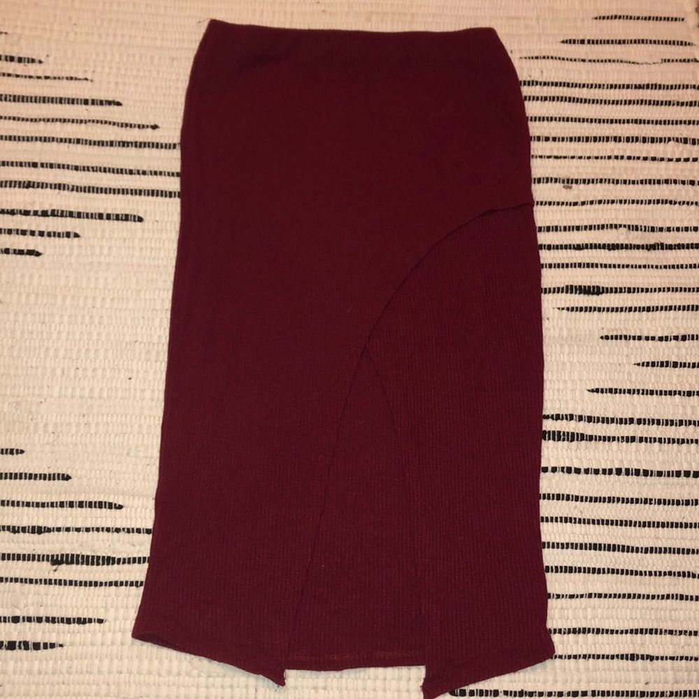 Maroon Mid skirt with styles cut on the side